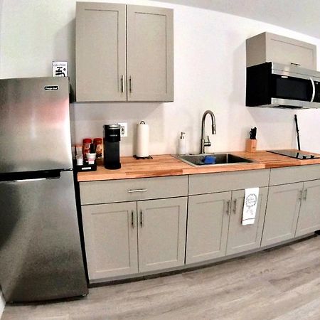 All Modern Studio With Private Entry & Parking. Brandon Kültér fotó