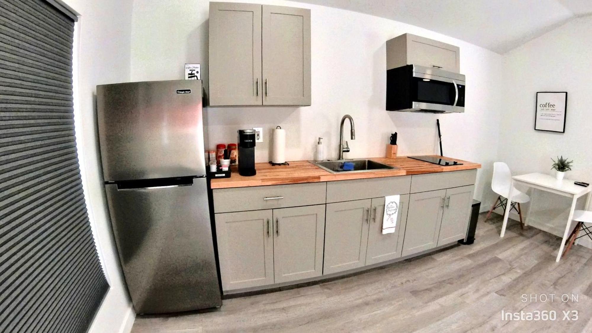 All Modern Studio With Private Entry & Parking. Brandon Kültér fotó