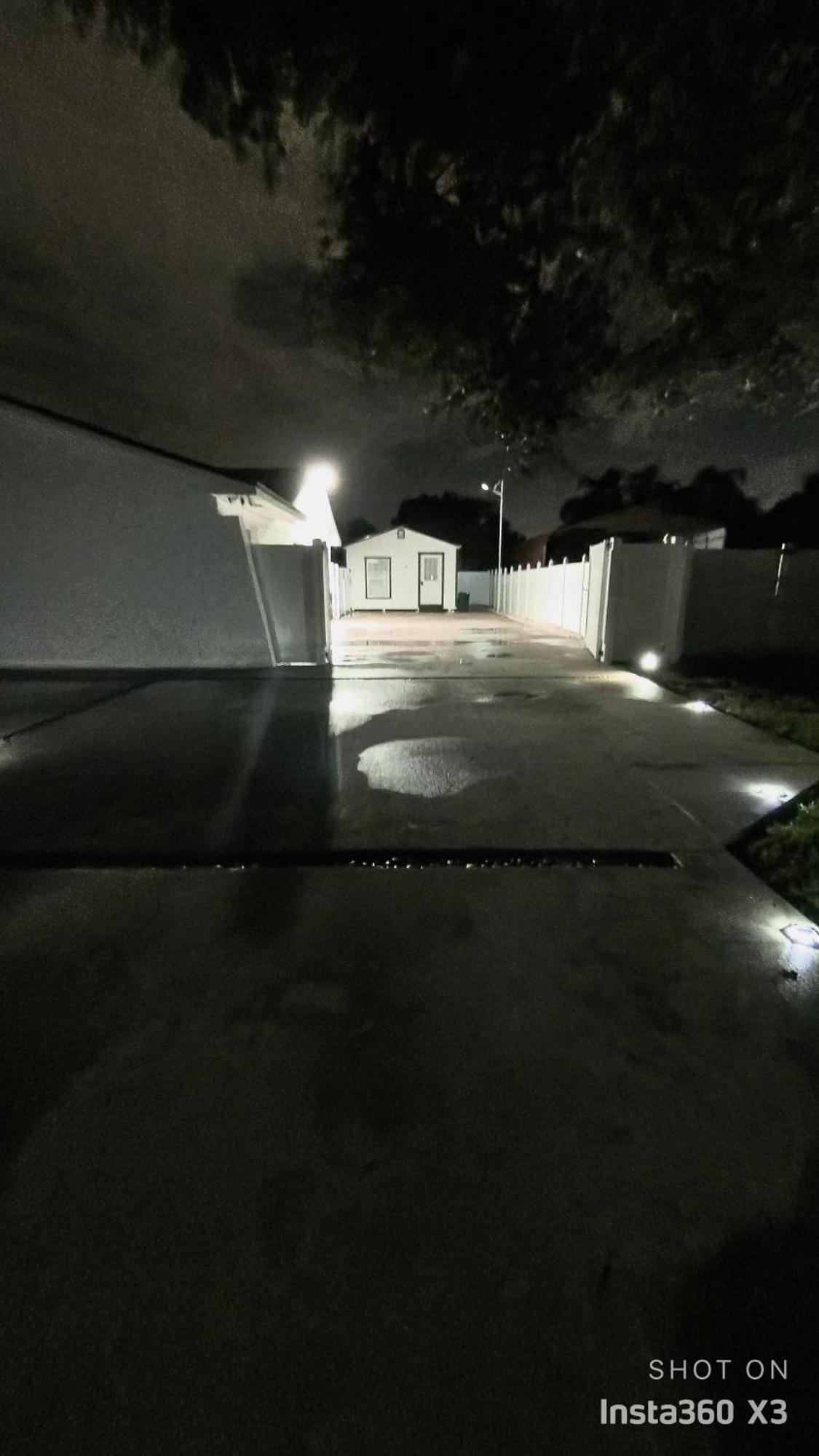 All Modern Studio With Private Entry & Parking. Brandon Kültér fotó