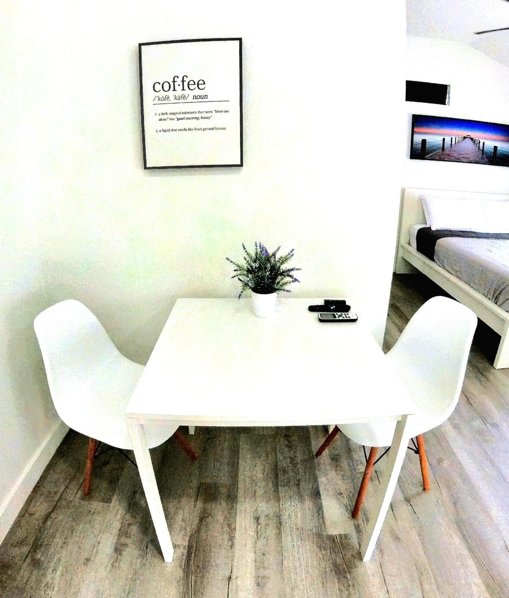 All Modern Studio With Private Entry & Parking. Brandon Kültér fotó